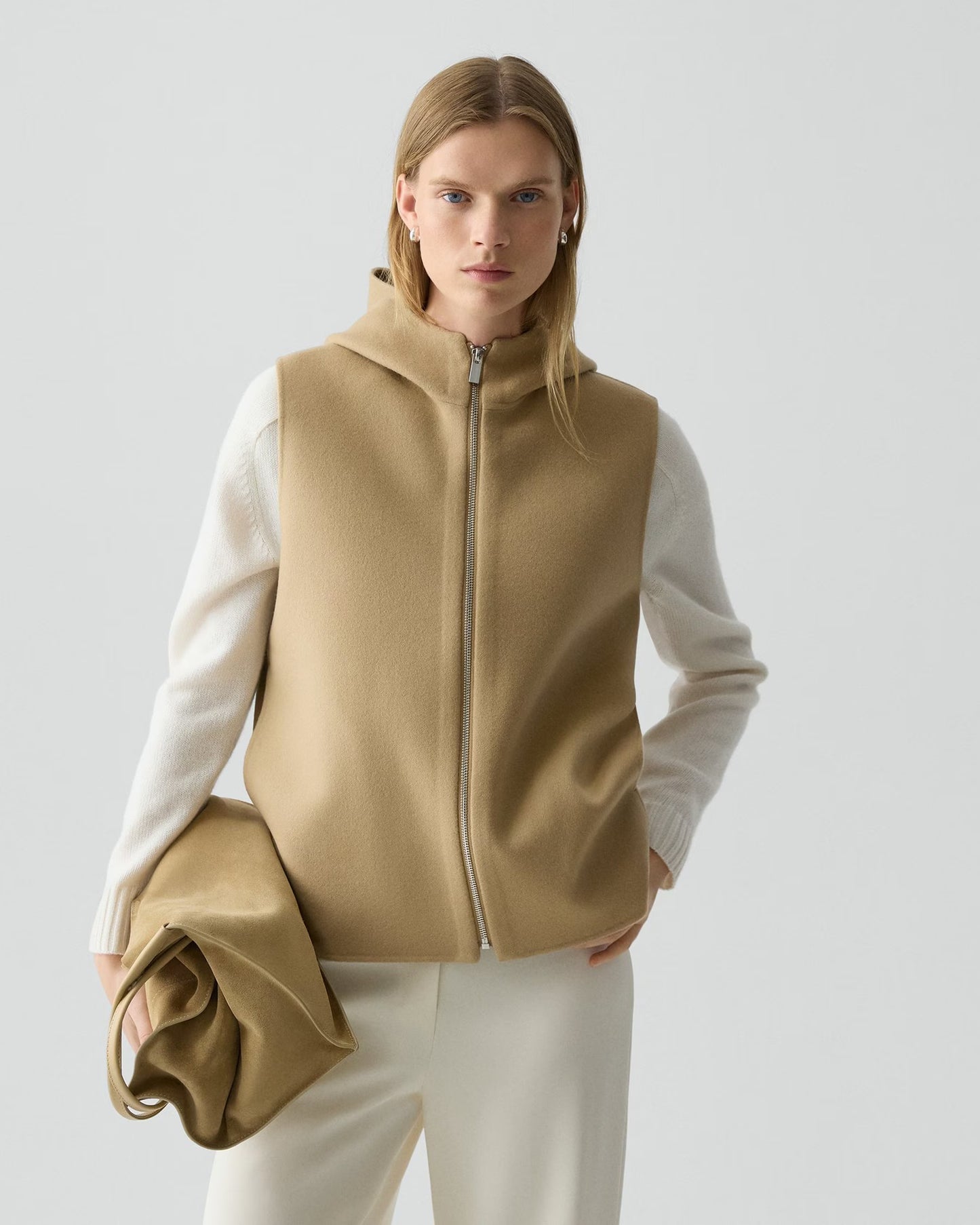 Double-face wool-cashmere sovereign vest for Alpha Woman - Italian climate architecture - Lux & Motion limited edition power layering