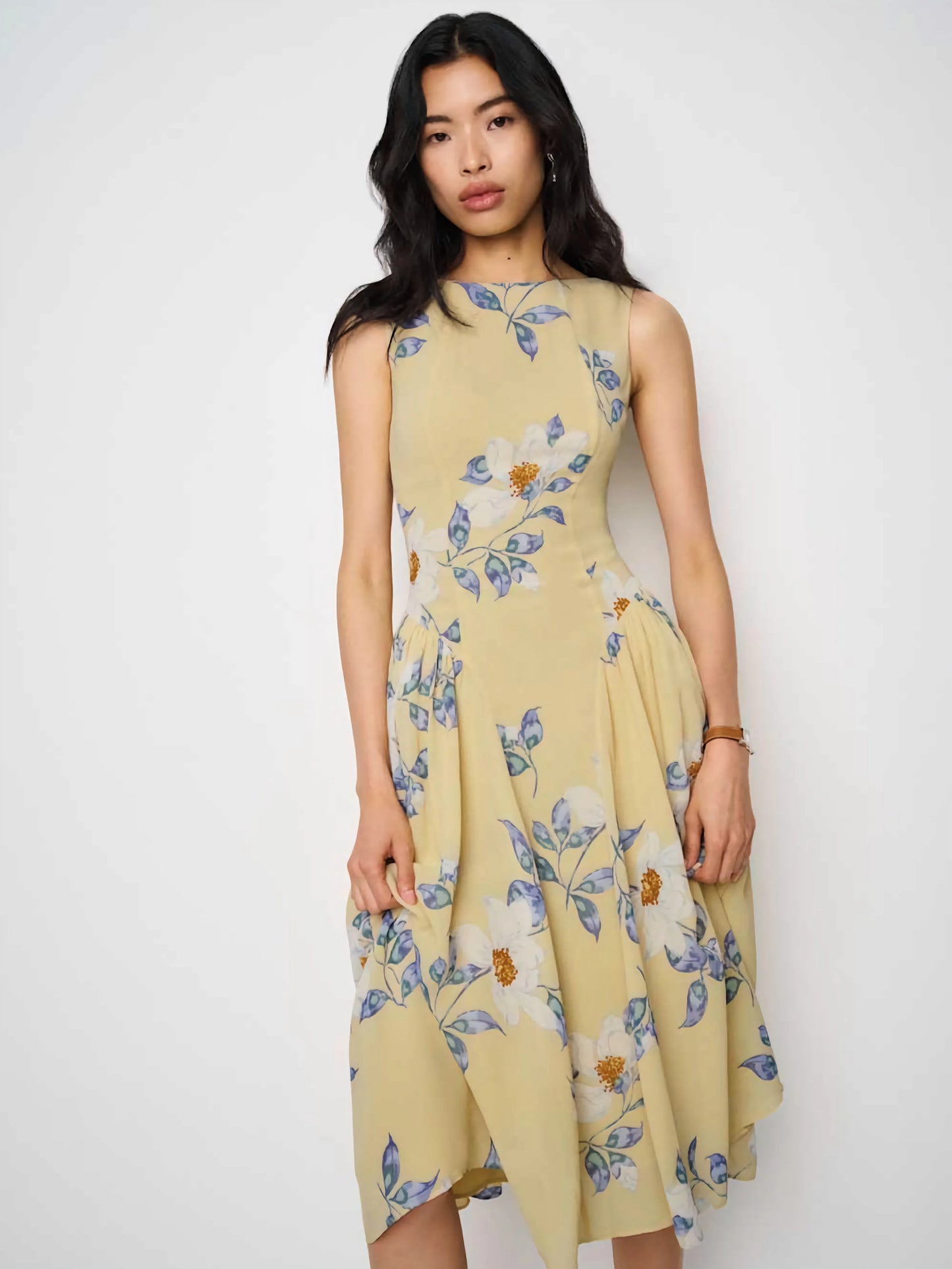 Anelis Dress – Architectural Fluidity for Atmospheric Definition
