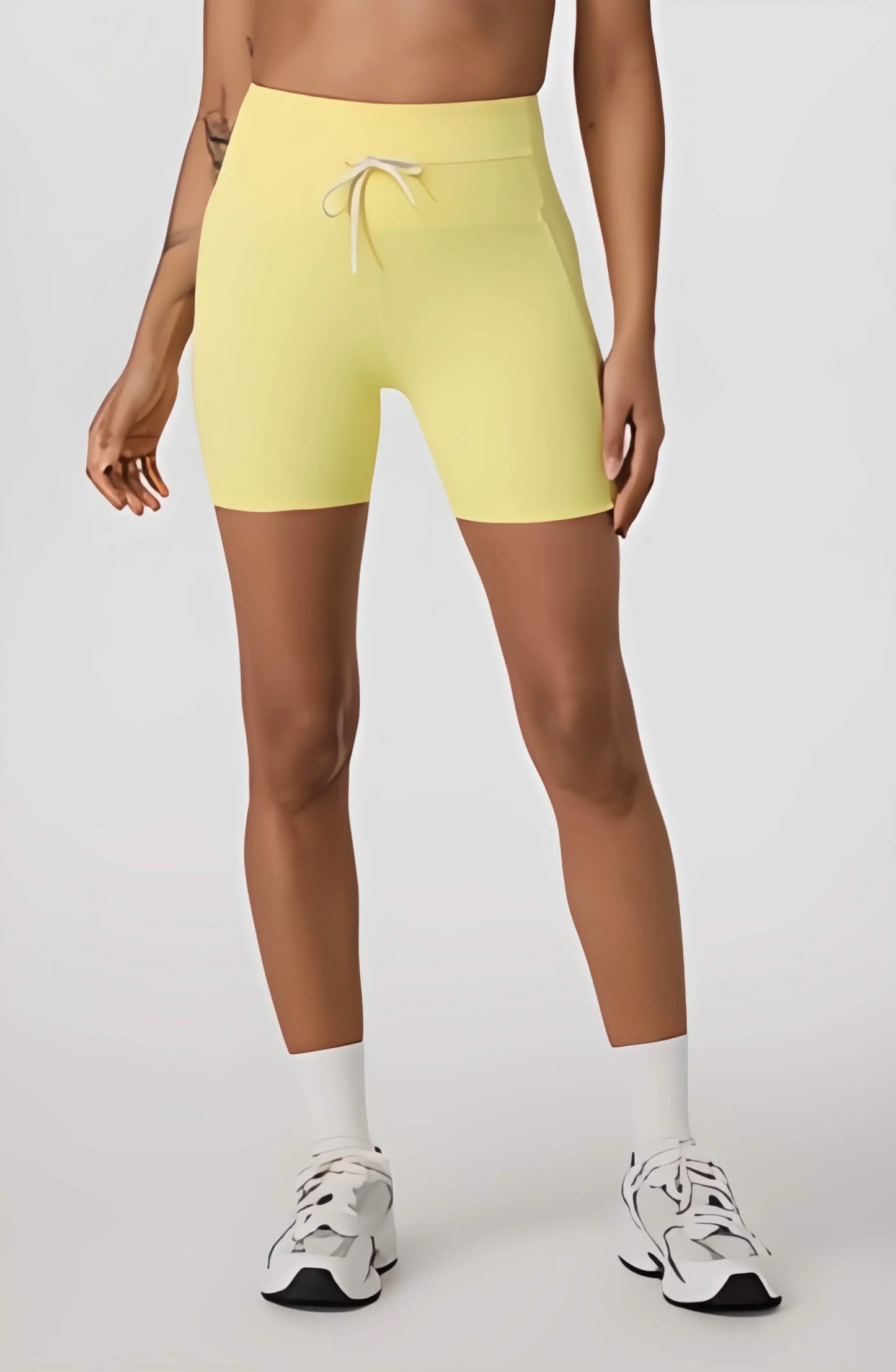 Daily Piped Short 5" in viridian green, showcasing the high-rise waistband and piped detailing on a model in a dynamic pose.